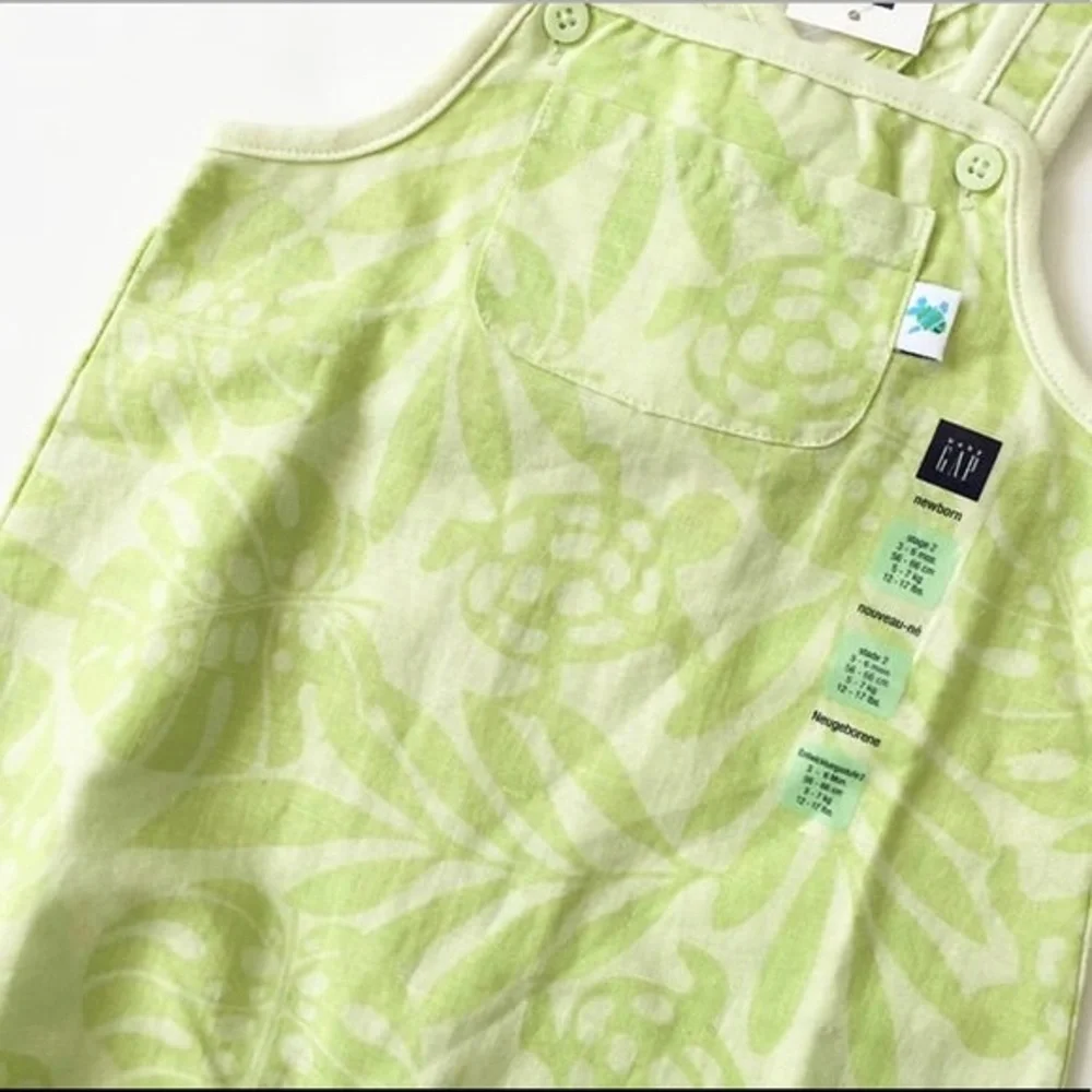 BABygap NWT green turtle romper 3-6 months